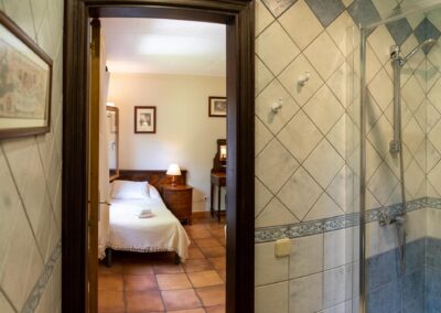 Toilettes dans la chambre "La Guineu". Maison de tourisme rural Can Rosich, Santa Susanna, Barcelone